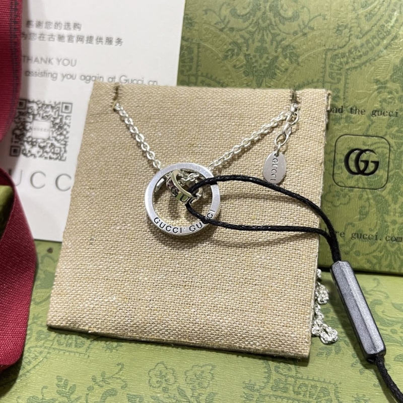 G*u*i necklaces
